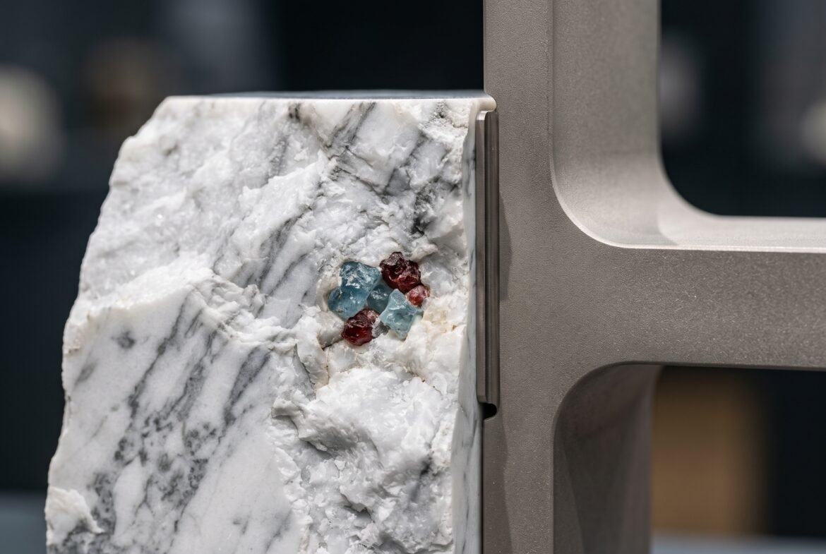 Manhattan’da Tektonik Kırılmalar: MoMA’da Monolitik Maddesellik moma modern sanat müzesi sergi ve heykel analizi